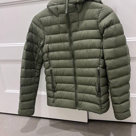 Aritzia Super puff - Picture 2 of 3